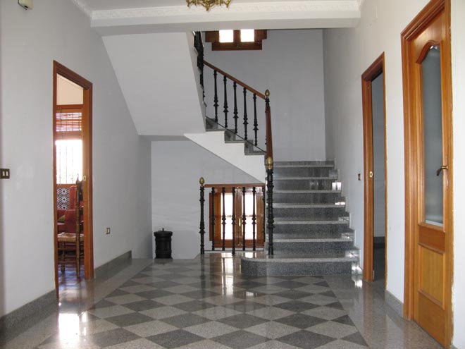 Entrada-distribuidor del chalet sito en C/ Vicente Cervantes nº1 de Zafra - PROHERGON