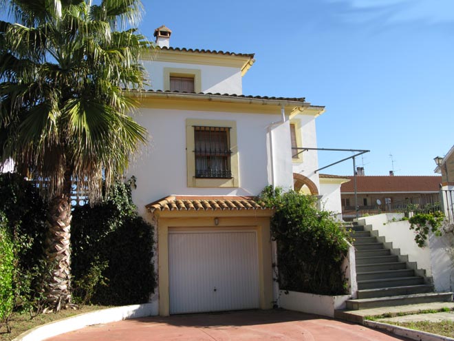 Fachada de la cochera del chalet sito en C/ Vicente Cervantes nº1 de Zafra - PROHERGON
