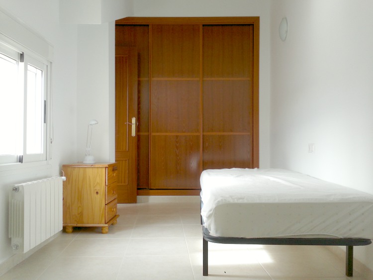 Habitación-2 Armario del Piso 3ºC sito en Ctra. Vieja de la Puebla nº42 de Zafra - PROHERGON